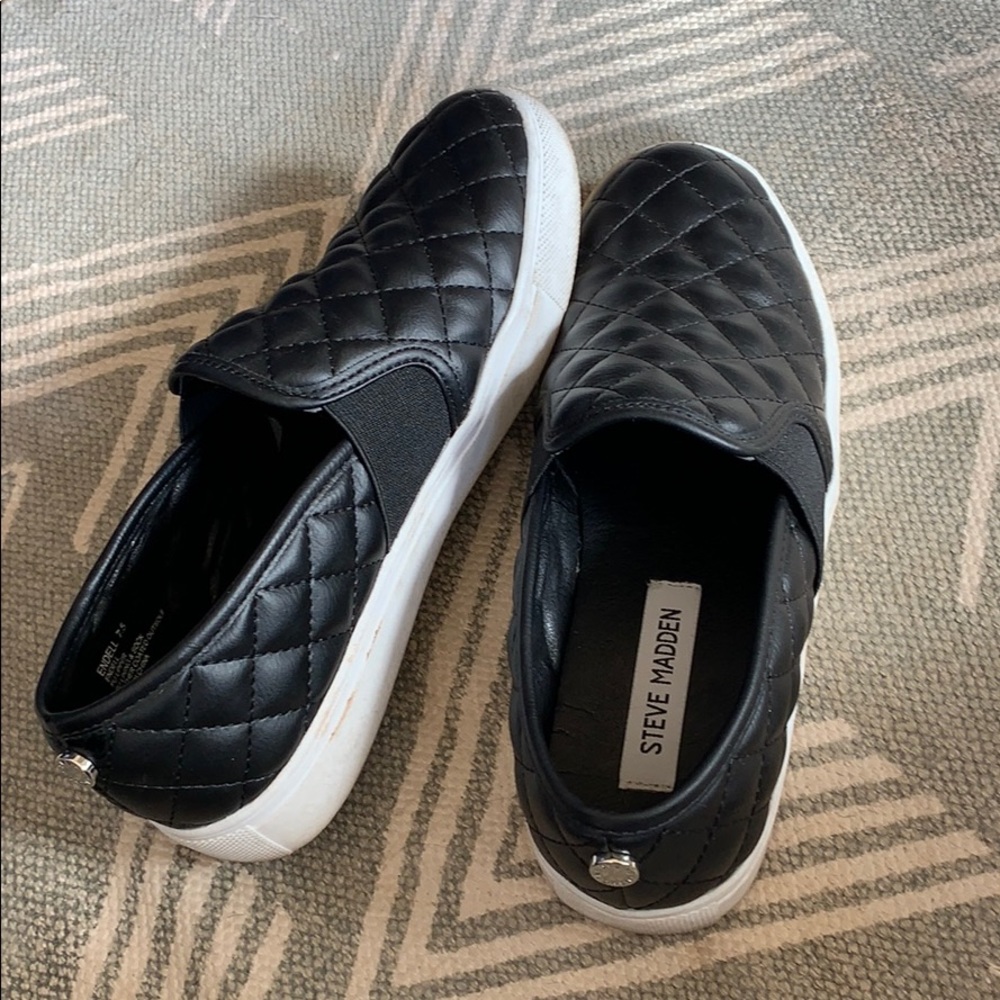 Steve Madden black slip on’s - SIZE 7.5